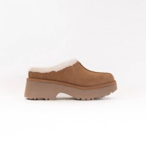Women's New Heights Cozy Clog Shoes In Chestnut
